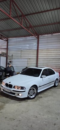 BMW 528i 1997 محدثة 2000 داخل اسود جلد كهرباء سلايد روف بردة خلفية كهر...