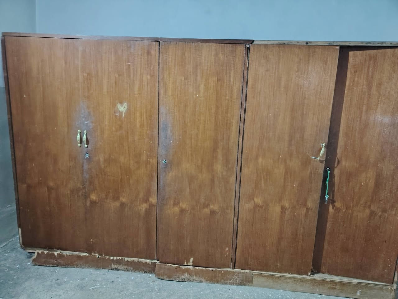 قنصور للبيع في جانب الايسر سعر 50 تواصل وتساب ***********
