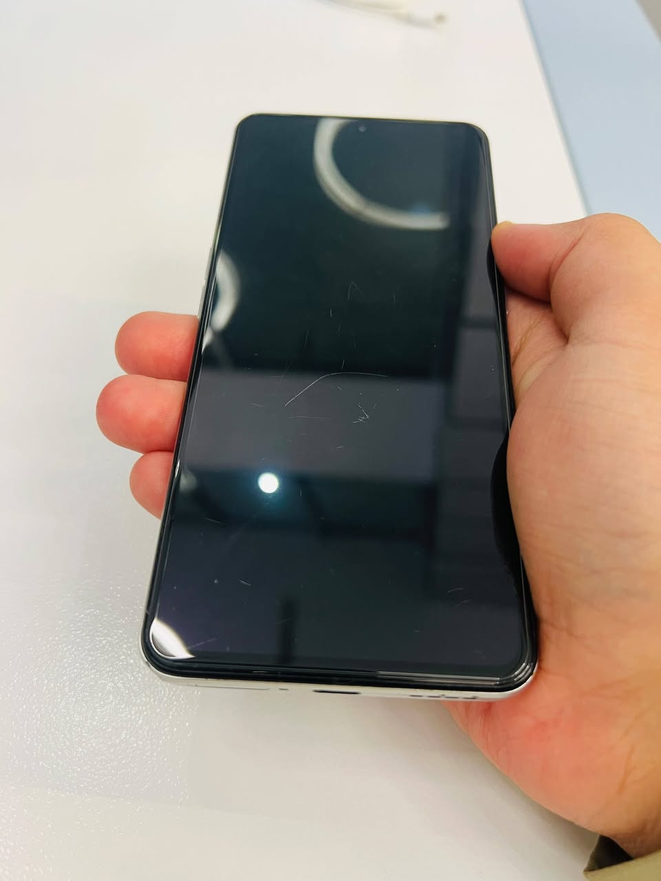 ريلمي GT Neo5 SE • ١ تيرا ٢٨ جيجا • شاشة مخدوشة