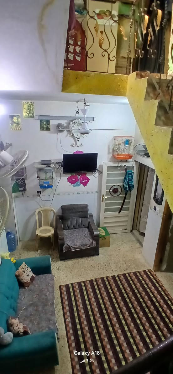 السلام عليكم 
بيت للبيع 
مساحه ٦٣ متر 
حي نواب قرب مستشفى الكفيل 
طابقين بناء طابوق
خامس بيت على شارع العام 
*********** واتساب
