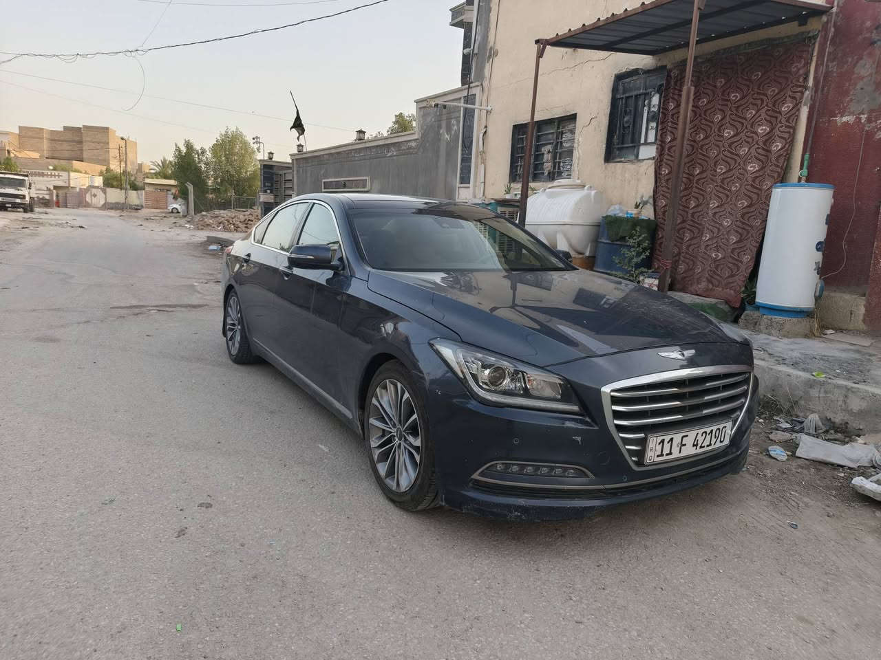 جينيس 2015 /g80 المواصفات:فول فول وراد امريكي
‏
‏المحرك (V6) بسعة 3.8 لتر
‏_. شاشة معلومات ملونه مقاس 7 بوصه
‏
‏ _. كشنات أمامية كهربائية ()+ تبريد وتدفئة المقاعد جلد
‏_. رادار أمامي، خلفي، وجانبي نقطة العمياء
‏_. تحديد مسار + تنبيه الخروج عن المسار
‏_. علامة ترحيب (شعار جينيسس) عند الاقتراب
‏_. حساسات أمامية وخلفية 360 درجه
‏_. مرايا تعتيم ذاتي + قلاب + هيتر + شعار جينيسس
‏_. لايت LED نهاري وليلي + عدسات زينون عالي/واطي أوتو
‏_. خاصية الصعود المريح (الكشن يرجع للخلف مع الستيرن عند النزول )
‏_. خفض صوت التبريد والصوت تلقائياً أثناء الاتصال
‏_. نظام صوتي Lexicon بـ 17 سماعة
‏_. 4 وضعيات قيادة: عادي – إيكو – سبورت -ثلوج
‏_. ستيرن كهرباء 
‏_. كير  8 نمر . شفتات ستيرن
‏_. بانوراما كامل
‏. خزن ميموري لوضعيات الكشن
‏_بردة خلفية كهربائية تنزل عند الرجوع للخلف + جوانب 2 خلفيات
‏_. تبريد 3 مناخات منفصل
‏_. جام أوتو (4 جام)
‏_مانع تصادم+ قياده ذاتيه+ مثبت سرعة ذكي يحافظ على المسافه بينك وبين السيارة الامامية
‏_.ترحيب عند الاقتراب وبصمة ابواب  
‏سيارة احلة من صور+ إدامة كاااملة للسيارة من مجموعةالبنزين بالكامل+ غرفة احتراق+ صدر امامي خلفي+ تخم تاير وبطارية جديدة بابل المسيب سعر 135 رقم سونار مرفق بصوره بدون حادث فقط بارد سياره داخله كلين ***********
‏
