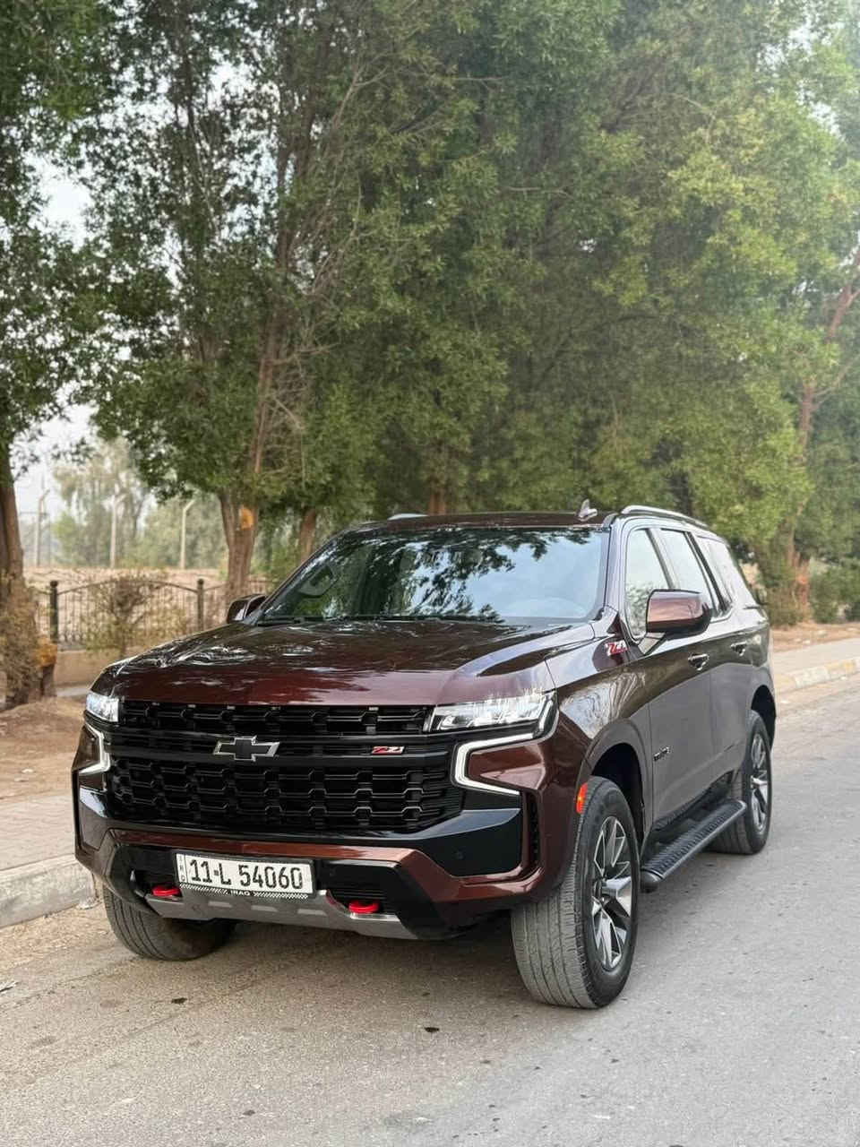 🚘 تاهو Z71 موديل 2023
🔹 مكينة 5.3
🔹 دفع رباعي مو تو ويل السيارة
🔹 شاشة كبيرة
🔹 كشنات جلد + تدفئة
🔹 شاشة دجتل
🔹 بانوراما
🔹 شاحن وايرلس
🔹 رادار امامي 
🔹 تحديد مسار وقيادة ذاتية
🔹 توقف ذاتي
🔹 وباقي المواصفات المعروفة للـ Z71

📍 ماشية: 100,000 كم

🔧 حالة السيارة:
صبغ صندوك، وبها بارد بالجامرلغات الخلفية وبارد بل باب .
السيارة بدون إيرباك وبدون دواخل.

📍 المكان: ديالى – بعقوبة
💰 أقبل بيع أو مراوس

📞 ***********
