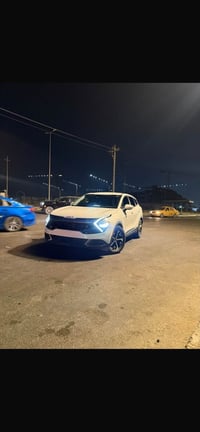 شباب سبورتج 2023 وارد امريكي محرك 2.5  لون ابيض حادثها قطعتين جاملغ وب...