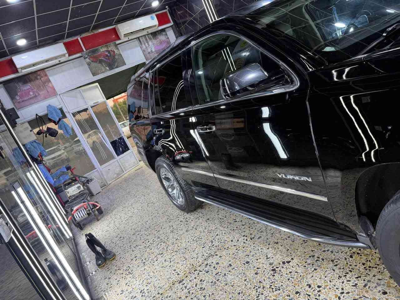 يوكن فول مواصفات والسونار موجود من ضمن الصور
بيهه شاصي مبدل بأمريكى رقم بغداد مشروع وطني 
موديل 19 مكاني بصره السعر 250مراوس بجكساره تاهو يوكن حديث طبيعي وانطي فرق
***********
