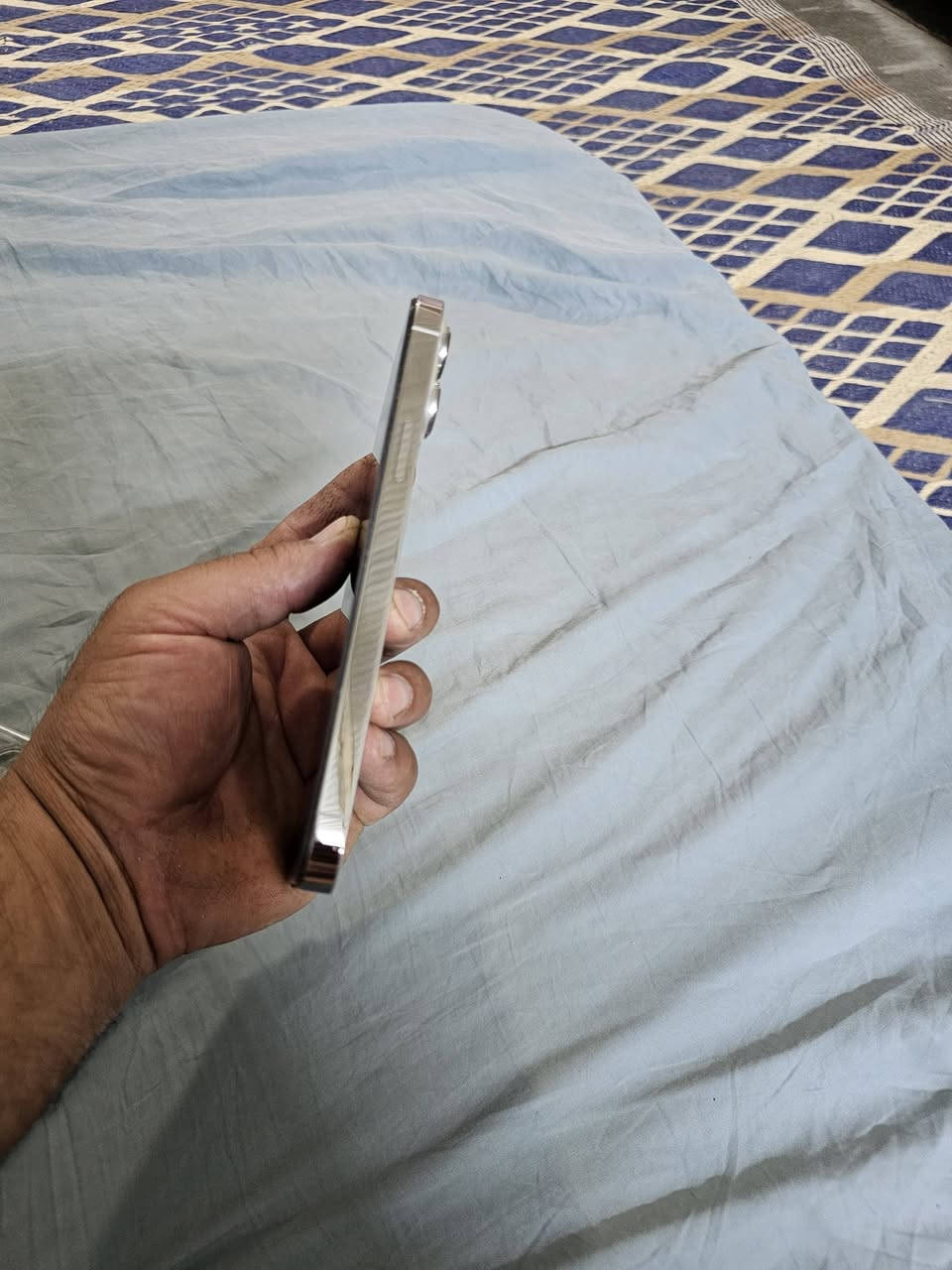 السلام عليكم للبيع اي فون ١٣ بروماكس ذاكره ٢٥٦ بطاريه ٨٦ مبدل بي شاشه امولد اخت الاصليه السعر ٥٥٠ الف وبي مجال قليل للاستفسار الاتصال على *********** او ***********
