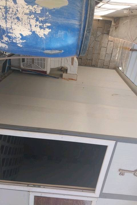 غرفة سندويج للبيع 
الطول 4
والعرض 3