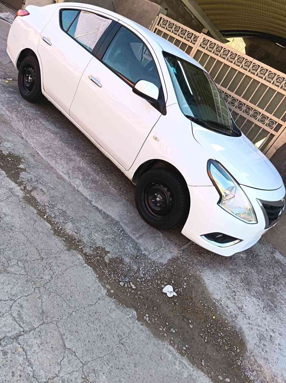 سني هندي موديل 2016سياره جاهزه تحويل ثاني يوم رقم جديد هزه مساقطه سنويه مساقطه بسمي كير محرك مكفولات تبريد كشنات مدوشمه هنه ول قماره  حداديه نضيفه ماشيه 1000 بيه بس بارد باب سايق اربع اصابع مبين بل سونار سعر 85بيه مجال مكاني بغداد ***********
