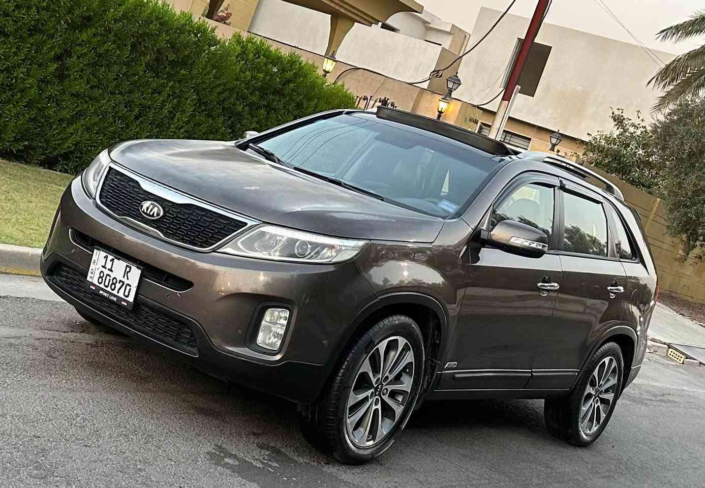 كيا سورينتو خليجي 
كويتي فول الفول 
موديل 2014 
رقم بغداد، والسيارة باسمي (تحويل مباشر).
محرك 6 سلندر. دوش
7 راكب.
السيارة نظيفة 
بيها صبغ 4 قطع بدون دواخل
ماشيه: 160 ألف كم حقيقي.
تبريد 3 قطع، وباقي المواصفات المعروفة
السعر  147 وبيها مجال شي بسيط جدا
للاستفسار والتواصل
مكان السياره بغداد العامريه شارع المنظمه
***********
*********** بغداد, العراق
