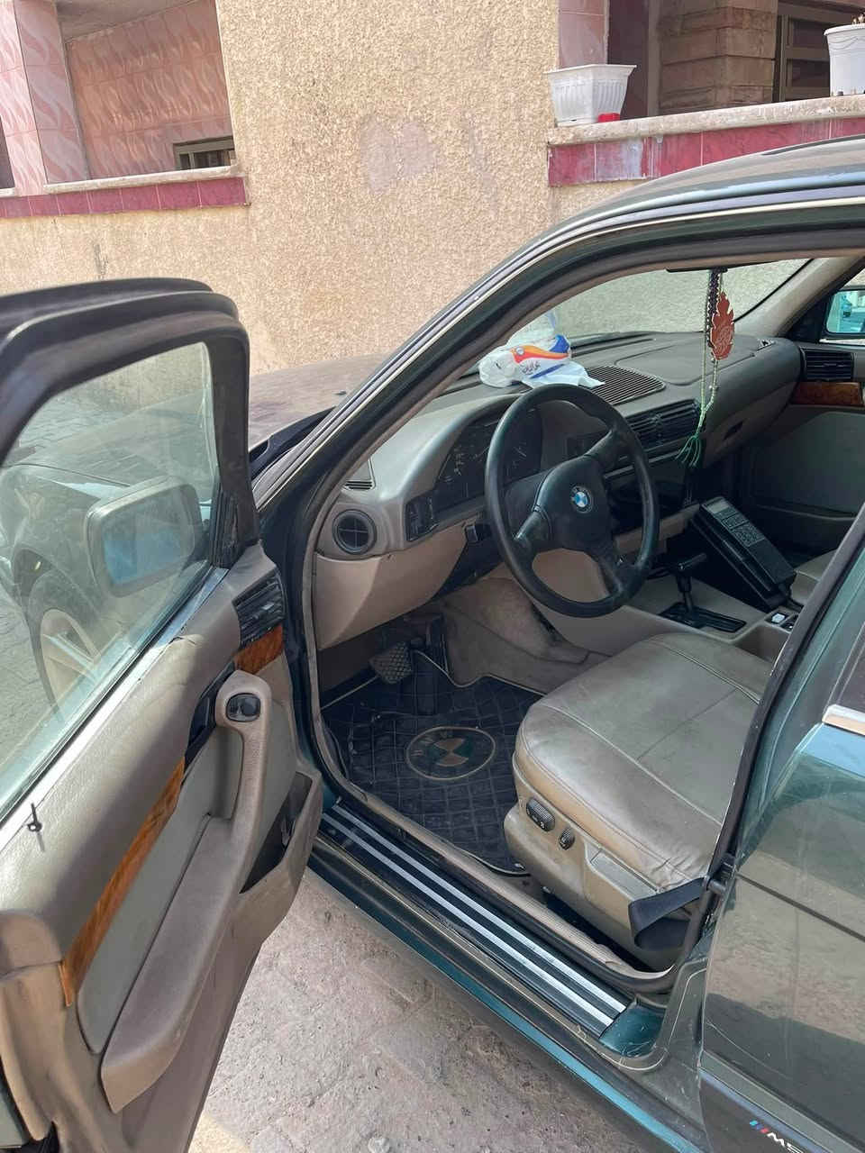 يا الله السلام عليكم من رخصة الادمن bmw 525 اصل وفصل بليته وسنوية للبيع موديل 93 سنوية لحد2029 تسقط السيارة خير من الله رقم بغداد الماني بأسمي فول مواصفات بجم عريض فتحة سلايد كشنات جلد كهرباء جام كهرباء مري منفصل محرك مسكر عدل كير اوتو السيارة متعوب عليها وبيها بعد ترتيبات تبريد شغال ثلج محرك وكير خير من الله كهربائيات كلها شغاله شاشة كامره صدر خير من الله وياله هامان 17 توسايز جدد لا فطر ولا عواج ولا اي شي السياره عوزها كم شغله السعر 58 وبيها مجال بسيط العنوان بغداد الجديدة الهاتف ***********
