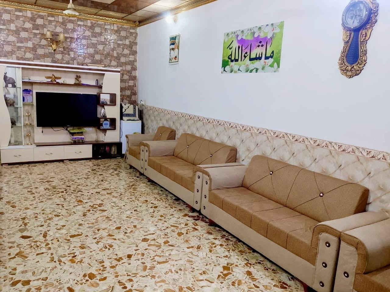 سلام عليكم للبيع مستعجل العنوان بغداد الدورة *********** أتريد البيت هم تبيعه حسب الاتفاق
