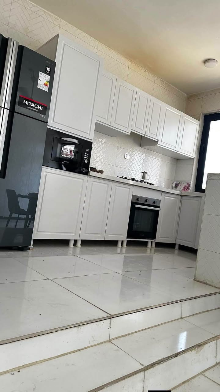 شقة مؤثثة • طابق ثاني • قرب الكورنيش