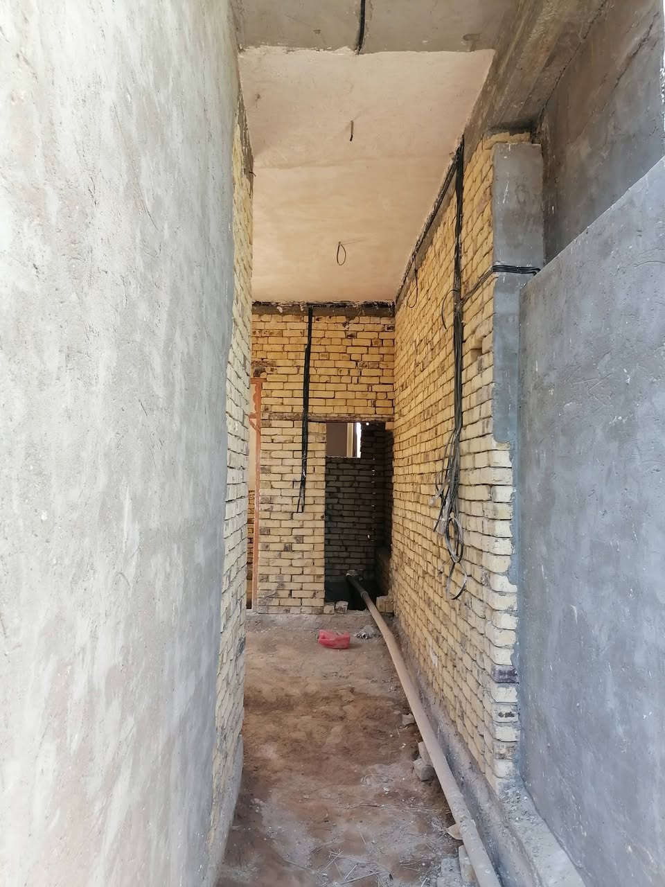 بيت هيكل للبيع في حي السيدة زينب في المناذرة قرب مصرف الرشيد  زراعي مسجل بالبلدية اضبارة ورقم  بأسمي. بنيان درجة اولى كونكريت مسلح الاتصال على الرقم *********** بي واتسلب
