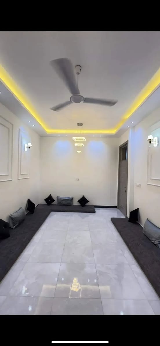 السلام عليكم..
مكلف بالنشر
فرصه أستثماريه لا تتكرر
السعر مناسب للشراي
بيت للبيع🏠
طابو ملك صرف تحويل ثاني يوم
مساحة 100م
بناء طابوق 2024 فول مواصفات
يتكون من 3 غرف نوم الأولى أرضي و2 فوگ ماعدى البيتونه طابق ثالث +صاله واستقبال ومطبخ ومنور
فول سيراميك المطبخ والصحيات  لحد السقف
 والصحيات عدد3 
الارضيه بورسلين كل البيت
أبواب تركيه وشبابيك نقشه حديث 
 جبسن بورك وسحبات وديكورات حديثه
مزود بنظام كامرات والاناره مخفي.
.
ملاحظه:البيت يباع بدون أثاث او مع الاثاث وبسعر مناسب للشراي
ويتكون:
بردات مودرن التصميم الحديث
بلازما عدد2
سبالت عدد٣ 
مغاسل عدد3
غربيات 2
تانكي1000 عدد2 + گيزر كبير
ماطور ماء
بنكات عدد5 +ثريات مودرن
مفرغات+ساحبه كهربائيه 
كاونتر حديث +سنگ مرمر
ميز طعام مع الكراسي
البيت كامل مكمل مابي نقص أبره

العنوان/  بغداد قضاء آبوغريب منطقة النصر والسلام منطقة 8000 في محيط وحزام بغداد موقع مميز 
 بالقرب من جامع مديحه الهاشمي وقريب عالسوق 
 
 لمزيد من المعلومات الاتصال
بصاحب البيت حصرآ
 ***********
والف مبروك للشراي يارب
