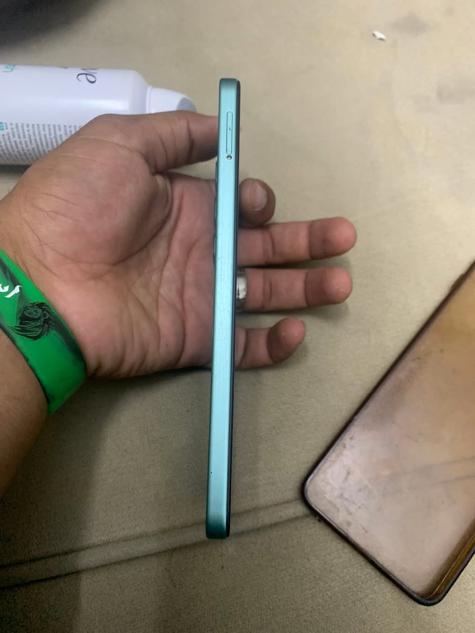 سلام عليكم جهاز للبيع انفنكس هوت 50 برو جهاز نضيف حيل مابي اي شي ما مفتوح ب150 وبي مجال مكاني بلديات شارع المرور 
***********
