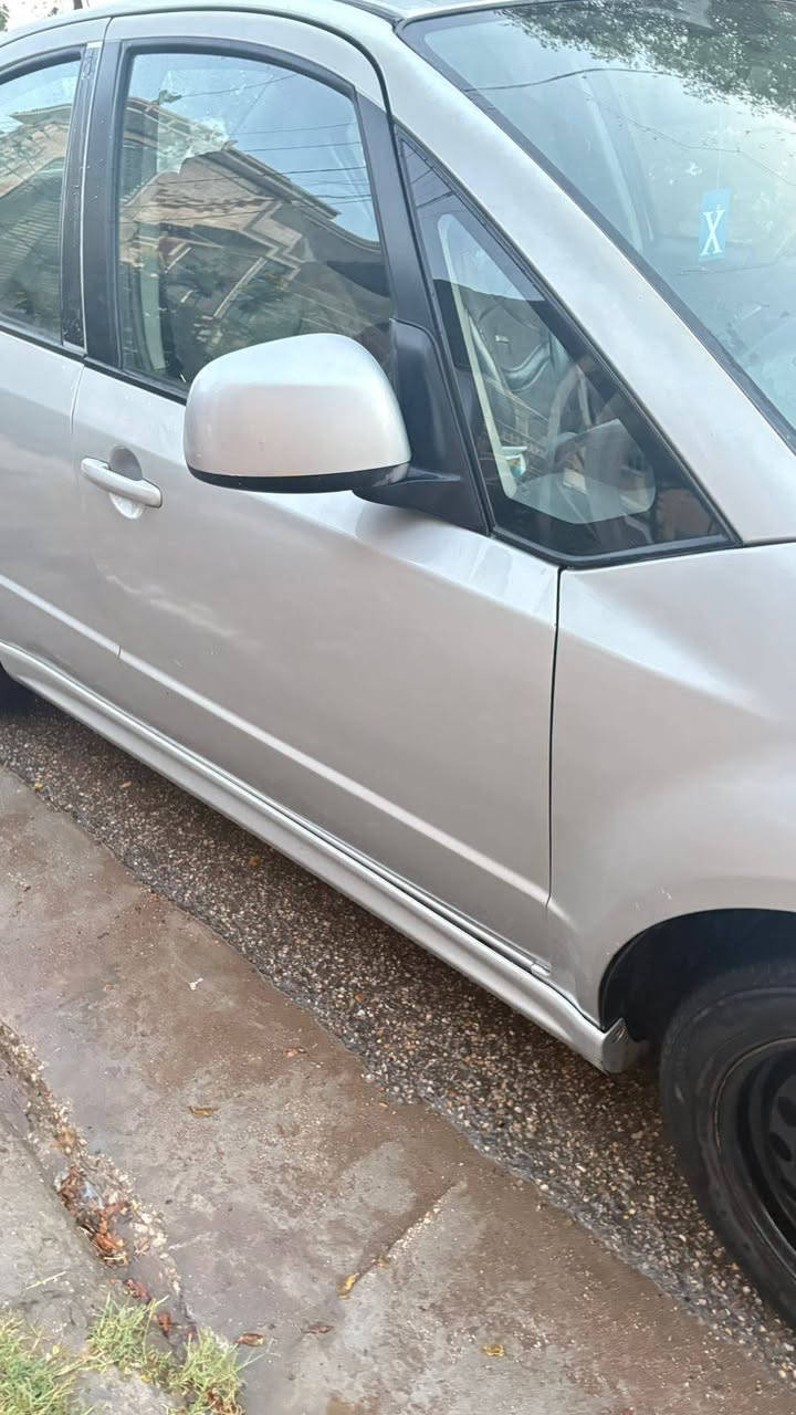 السلام عليكم ، سازوكي SX4  للبيع موديل 2008 وارد امريكي حادث جاملغ مصلح نفسه وباب خلفي مبدل اصلي بدون اي دواخل محرك 2000 السيارة نظيفة فقط كمبريسر تبريد عطل السعر 55 السيارة بأسمي عنوان بغداد للاستفسار 
*********** ابو يوسف بغداد, العراق
