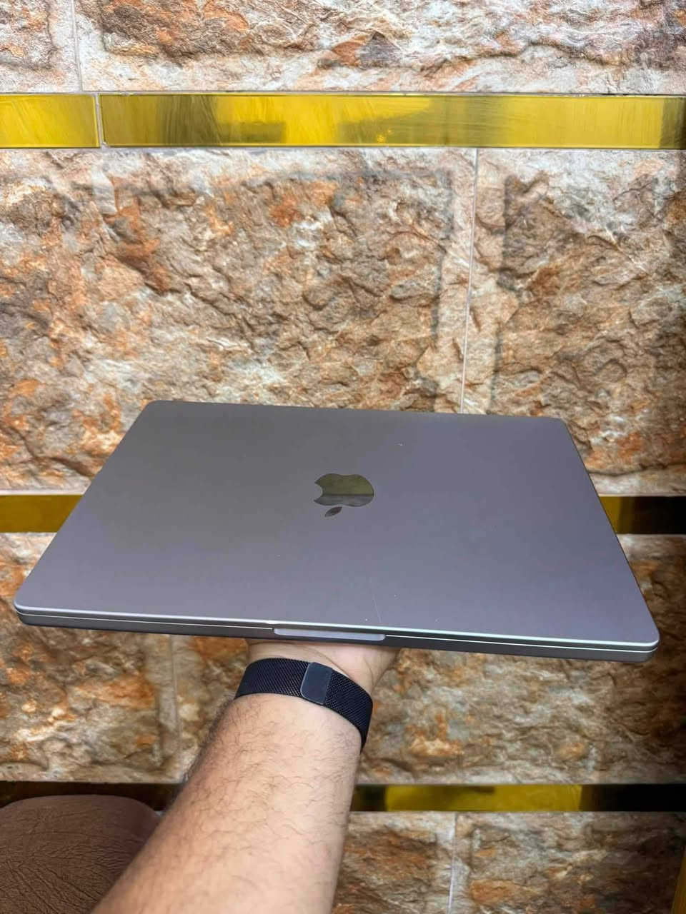Macbook pro M3 ماك بوك برو
معالج -  M3 Chip
ضمان الوكالة ABM عربي شرق اوسط 
شاشة Retina XDR 120Hz🔥
حجم الشاشة 14 انج
الهارد 512g الرام 8g 
صحة البطارية 92% 🔋
الملحقات كاملة بدون نقص ( كارتونة الاصلية+شاحن+كيبل Magnetic ) 
السعر 1,350,000 💵
رقم الاتصال *********** 
صفحة خاصة للماك https://t.me/MACIRAQ
