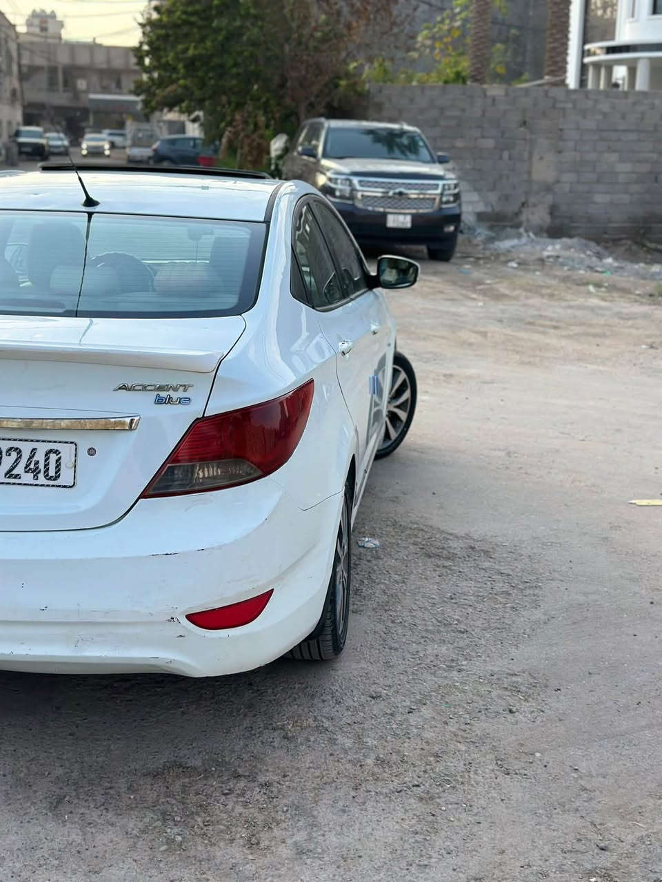 للبيع اكسنت موديل ٢٠١٢ خليجي ابيض رقم بغداد الدولي باسمي تحويل مباشر
اربعه ويل كب تخم تاير جديد حدادية جديده سلايد روف  تحكم ستيرين جهتين
بيها تعديل بالجملغ الامامي جهة السايق
رقم الهاتف ***********
