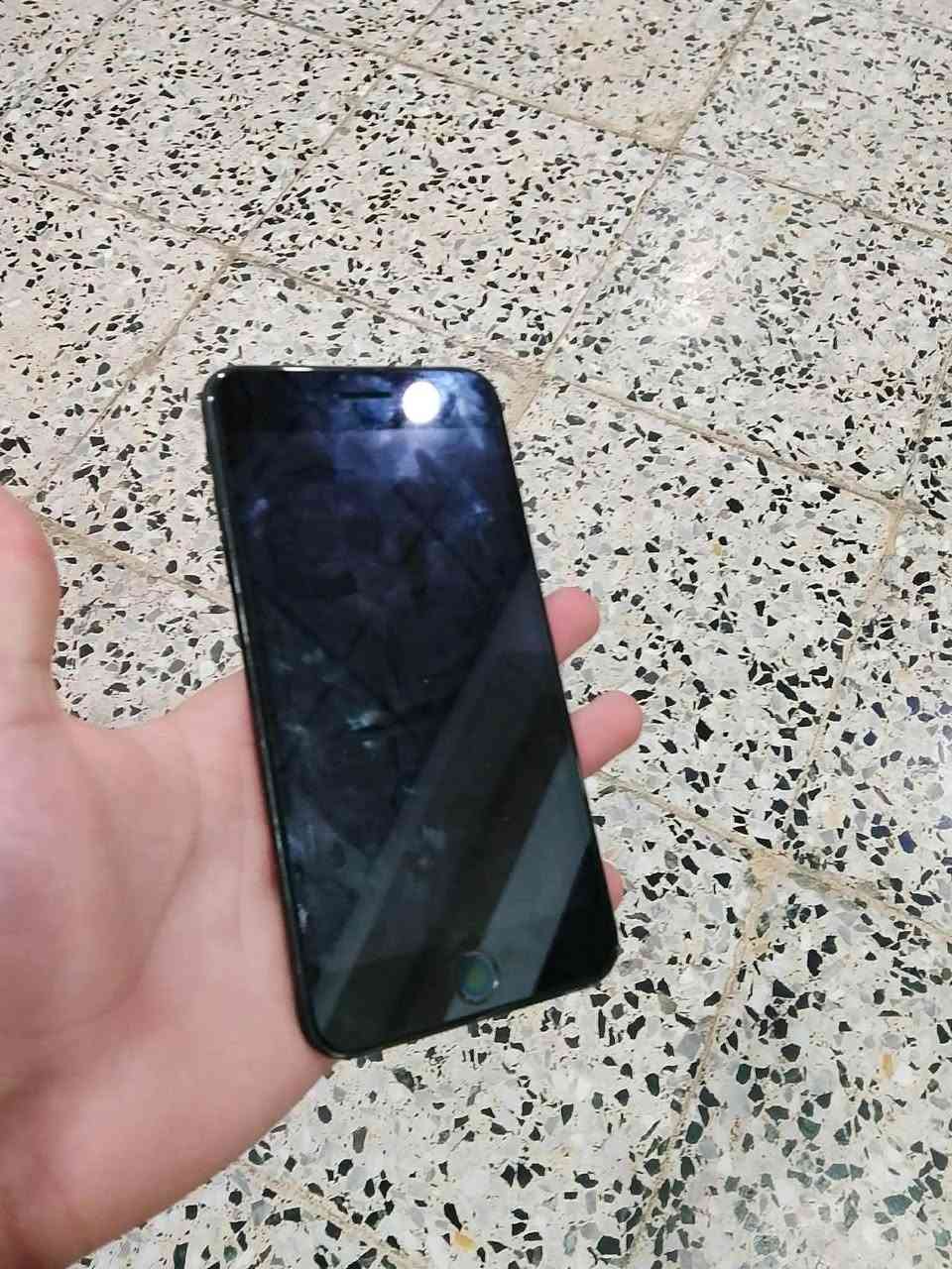 ايفون ٧ بلص مراوس بجهاز عادي
الجهاز نضيف 
مستبدل لاقطه اصليه تفليش فقط 
شاشه بلادي 
بطاريه بلادي ٥٨ اني شغلي دلفري وبليون مرتين اشحن الجهاز 
الذاكره ١٢٨
للتواصل *********** 
وتساب *********** وتساب فقط 
سعر البيع ٦٠ او مراوسس
