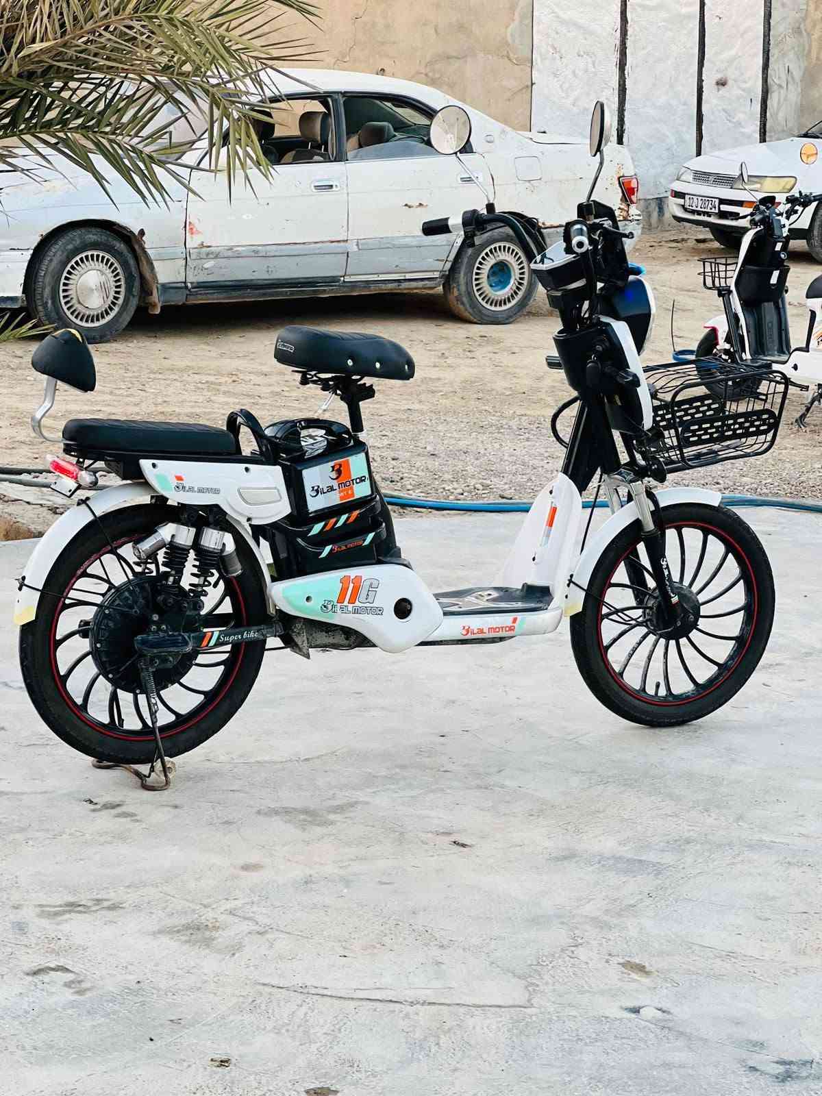 السلام عليكم 
 
للبيع 
موطور شحن حجم 20 نضيف 
موديل 2026
مستخدم شي قليل 
بطاريات شرط 
سرعه 65
تشغيل بصمه 2+ سويج2+سويج قفل ملف2+قفل بطاريات 2+
تشغيل اناره +ليد + اشاير يمين + يسار 
السعر. 275
 وبي مجال شي قليل
.*********** .
