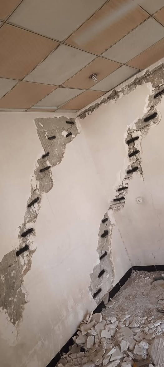عندك تشققات بل حايط مالتك لا تحتار الحل يمنه اخيطلك الحايط تخطيط شغلى درجة اولى عملنه كافة مناطق البصره تواصل على الرقم ***********
