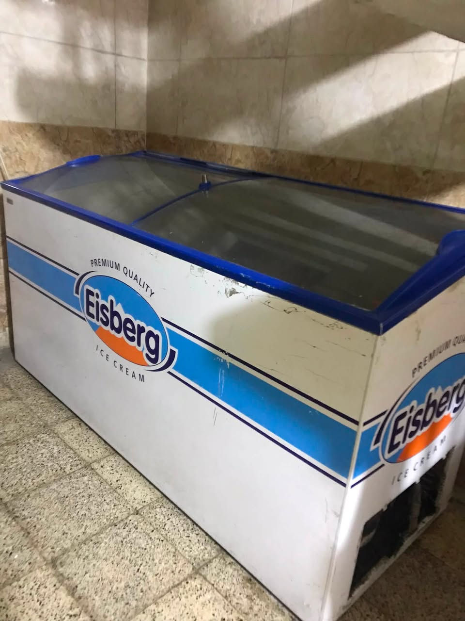 سلام عليكم عارضه للبيع نضيفه السعر ٢٥٠ مكان بغداد الامين الثانيه ***********
