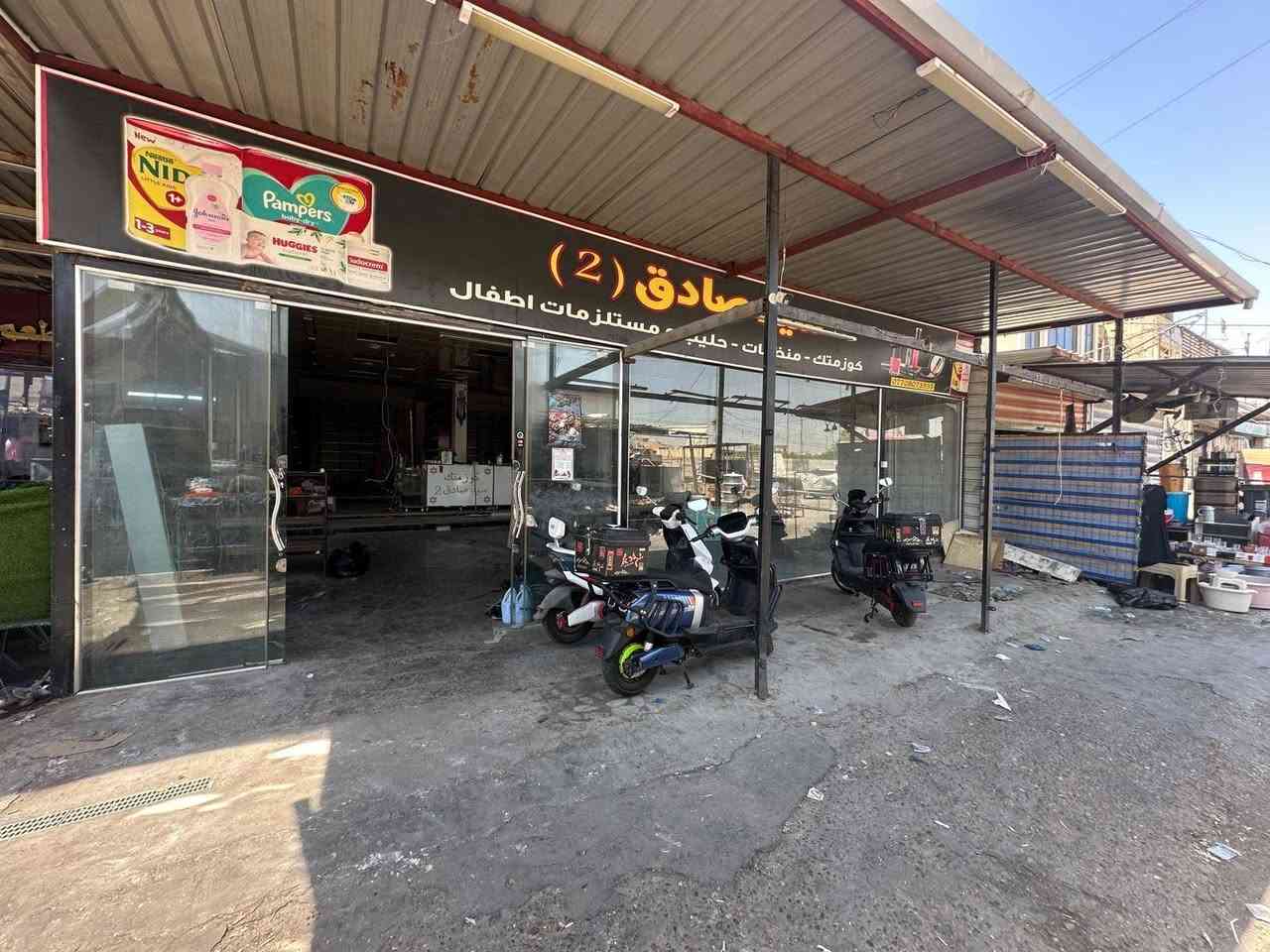 سلام عليكم
محل كبير للاجار يصلح مجمع في السوق الشعبي لحي العامل (الفلكه) 
مع محتويات للمحل للبيع للمؤجر
1/جام خانه كامله
2/سقف حديد على طول الطارمه
3/سقف ثانوي
4/المحل مؤسس كهرباء كامله نظام بوري
مع خط ذهبي
5/ماطور ماء مع تانكي كبير
6/درج حديد خلف البنايه
7/ تأسيس منظومة كامرات كامله يعني توصيلات الوايرات كامله بس اتضيف الجهاز والكامرات
للاستفسار الاتصال على هذه الارقام
***********
***********
سيد صادق
