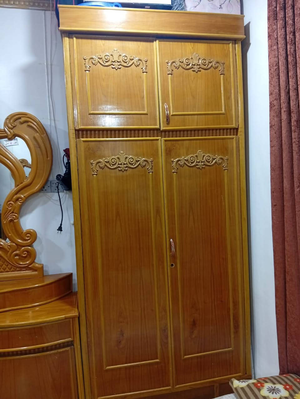 غرفه للبيع اخشاب صاج عراقي غرفه بعد جديده مال عرس سعر الغرفه مليونين وبيها مجال للشراي رقم الهاتف***********
