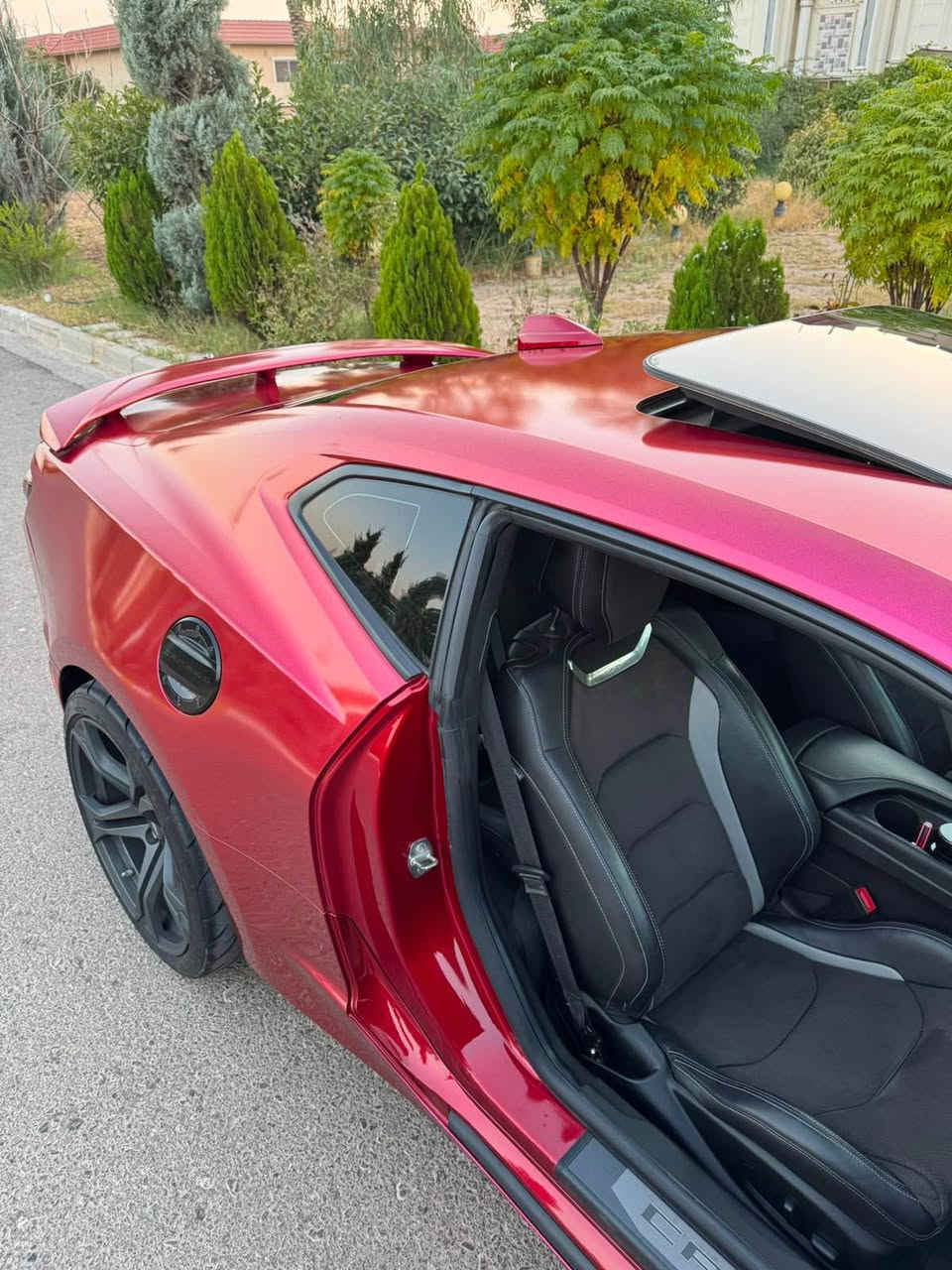 كمارو 2SS 1LE 
موديل/2022
ممشى السيارة 54000km
8سلندر/ مكينه 6200
مواصفات 
فول الفول shock and steel 
رادار امامي 
رادار خلفي 
تشغيل عن بعد 
فجوج بريميو 
داتة شو 
مراية وسطية كامرة live view  
كشنات ريكارو الكنتارا وجلد 
تبريد كشنات حار بارد 
فتحة سقف 
مثبت سرعه 
4انظمه قيادة 
10 نمر گير 
شفتات ستيرن
گير اوتوماتيك 
حادث السيارة چاملغ جهة السايق شبر صبغ 
ايرباك فقط ستيرن 
مع اكزوز سستم اصلي واكزوز سستم مزود هدية 
 وايرباك راجع بلادي 
سيارة مناقصها اي شي صور الحادث على الواتس اب على الرقم 
***********
سيارة ستوك ما موجود اي اضافة برمجة 
عليها تغيلف PPF متغير الالوان سويدي ضمان ١٠ سنوات أربيل, العراق

