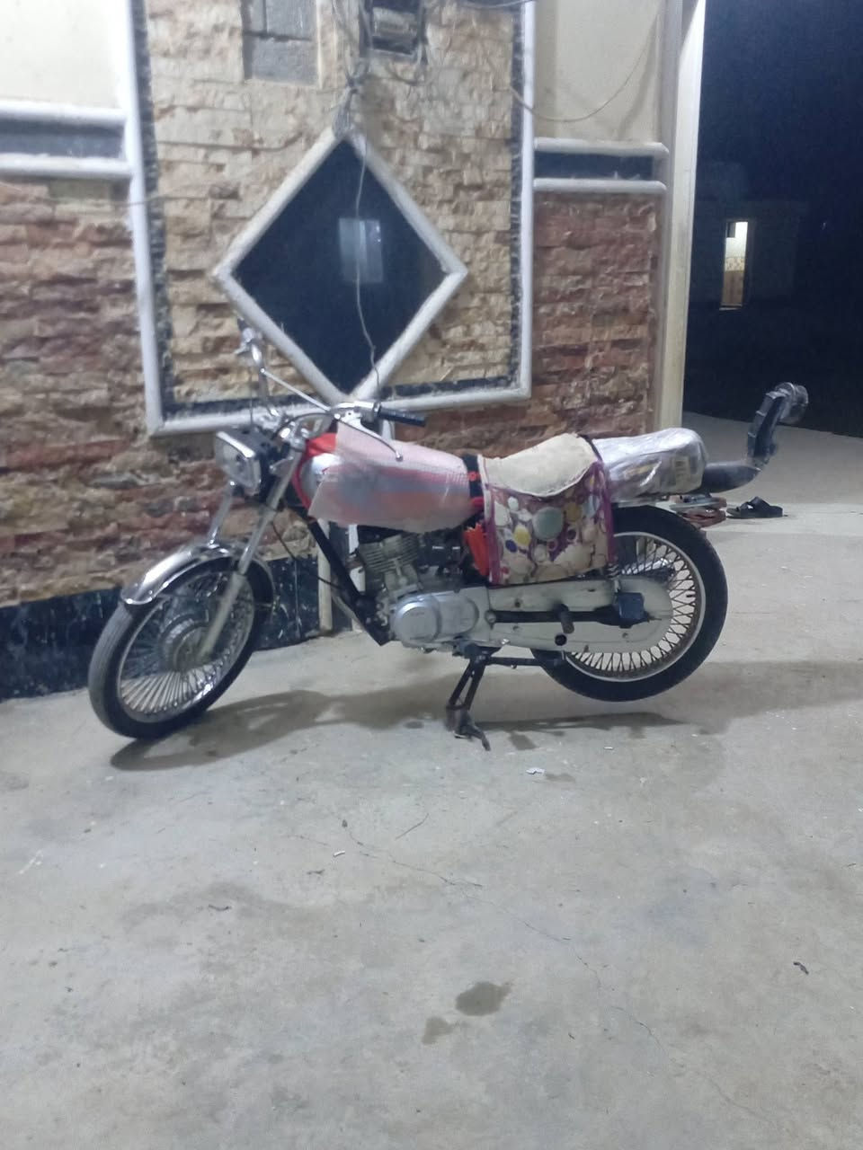 سلام عليكم 👋دراجه للبيع موديل 20اوراق سعر 400وبيها مجال حك الجيه مكاني بابل السده المهناويه ***********//☎️/***********
