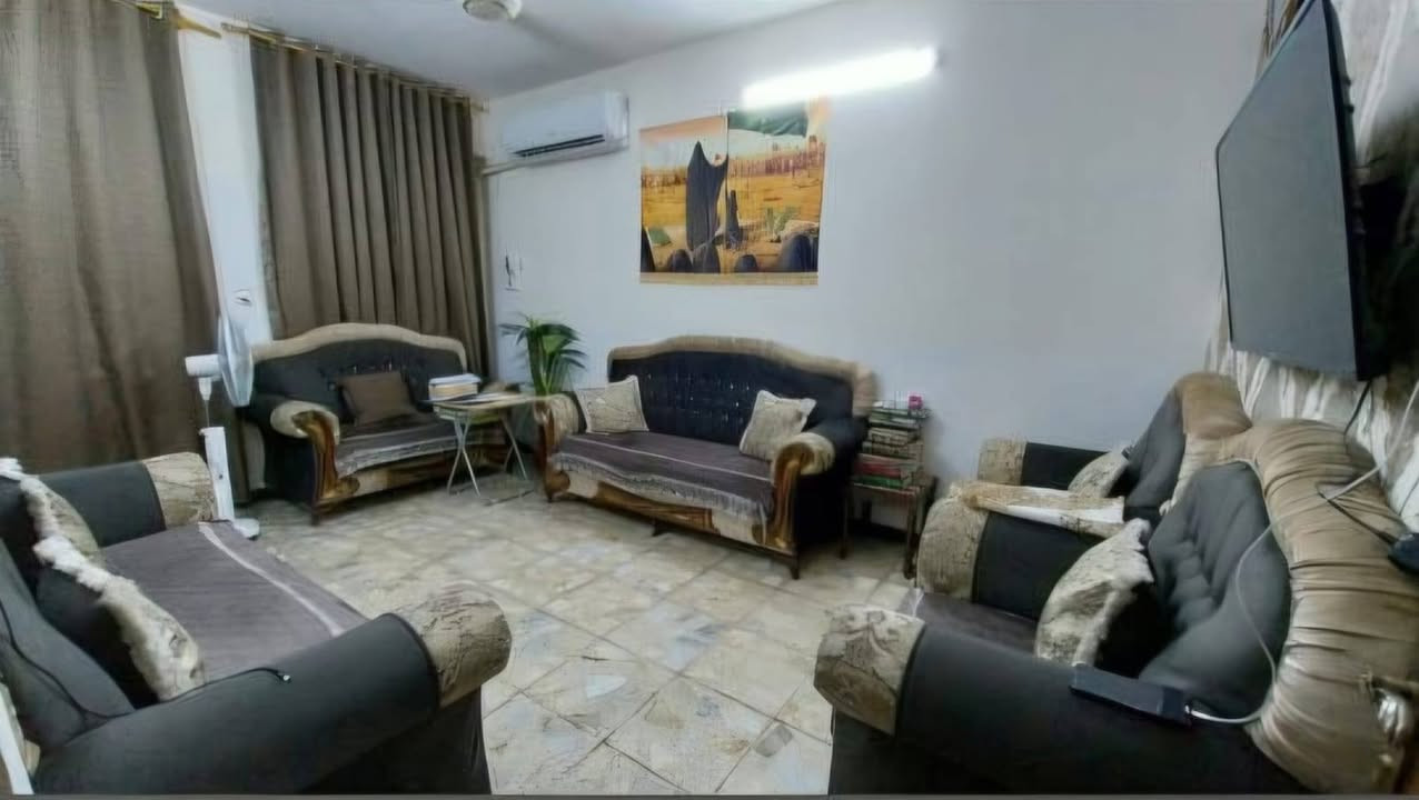 السلام عليكم
دار للبيع مساحة 100 متر ( 5 × 20 ) طابق ونص  البلديات منطقة ضياء الحلفي مدخل شارع المصرف قرب المجسر الجديد / خلف جامع العروة الوثقى  / فرع أفران الحيدري  ..للاستفسار أكثر الاتصال على هذا الرقم ***********
