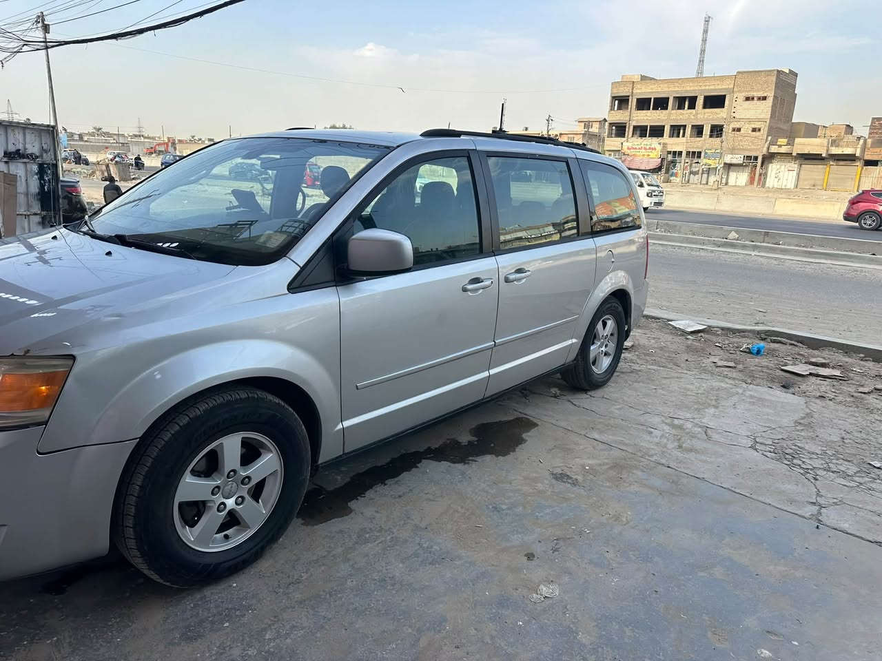 السلام عليكم
للبيع دوج كرفان موديل 2008 رقم بغداد الجدبد بأسمي سنويه 2031 مواصفات عاديه محرك 3300 كشنات بلع 3 قطع تبريد جام 6 كهرباء فرس ارضي فرس بالسقف شاشه كامره شاشه بالسقف بردات خلفيه بيبان عادي مو كهرباء السياره محدث الداخل دركه وبطاين مال موديل حديث كير ومكينه خير من الله بدون صرف بدون تبخير كهربائيات كلها شغاله تخم تاير جديد باتري جديد صدر امامي خلفي منظومه تبريد كله جديد 
ملاحضه// السياره بيها فقط صوت بطاله مال محرك 
ملاحضه // السياره بدون حادث فقط رشات صبغ بجم بدون صبغ شواصي لغود حوض والقماره كفاله بدون صبغ 
مكان السياره بغداد الشعب السعر 97 وبيها مجال للطيبين 
***********

نص مكتوب في الصور:
- ٠٩١٢٣٤٥٢٨٨٨