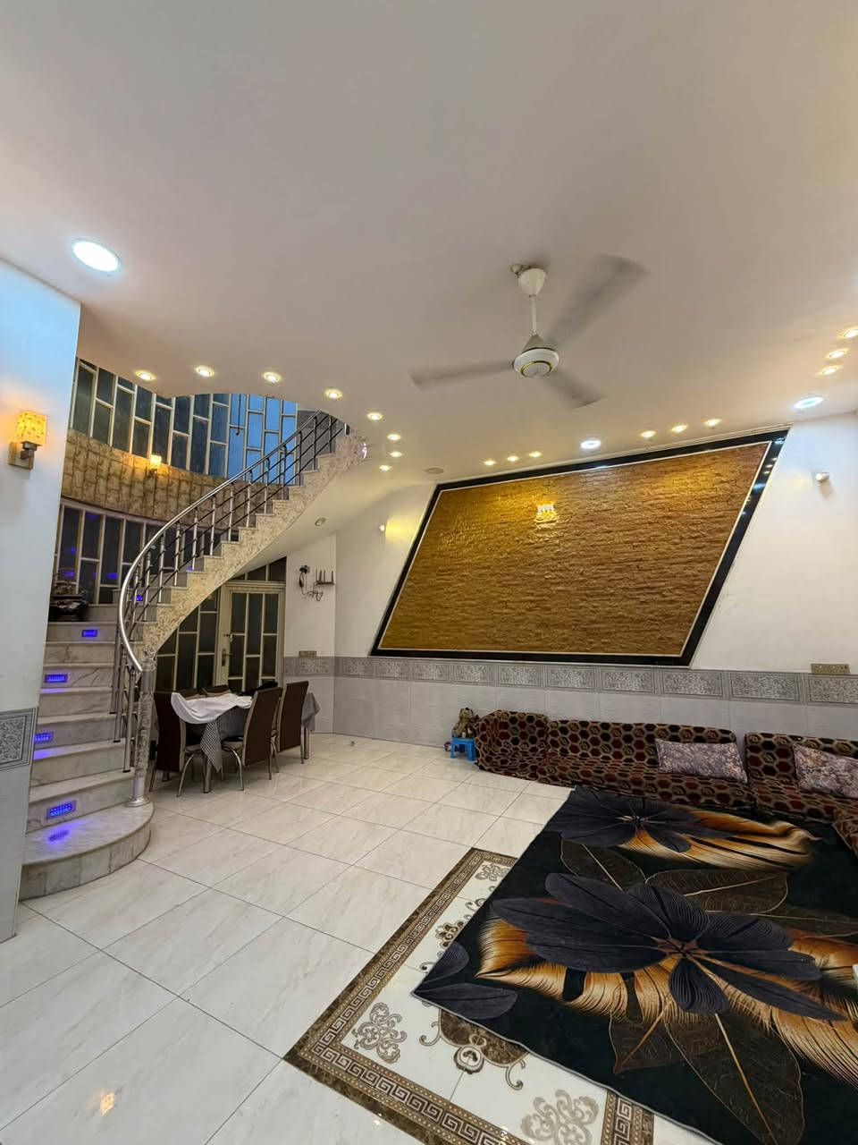 بيع سريع 🔥( عودتكم اجيبلكم العروض الحلوه  🌝احلى وأنسب 200 متر بكربلاء 🏡🥹( ملحق الفارس بظهر التجاري 😍📍

بيت 200 متر طابقين ونص للبيع ملحق الفارس موقع مميز 4 غرف نوم حديث بناء سنة 2023 🏡

السعر 275 قفل ( ملاحظة لبيت مطلوب اسكان 15 مليون بالشهر  170 الف  تريد الإسكان عليك تدفع 265 تريد صافي الاسكان عل اهل لبيت تدفع 275 

***********
