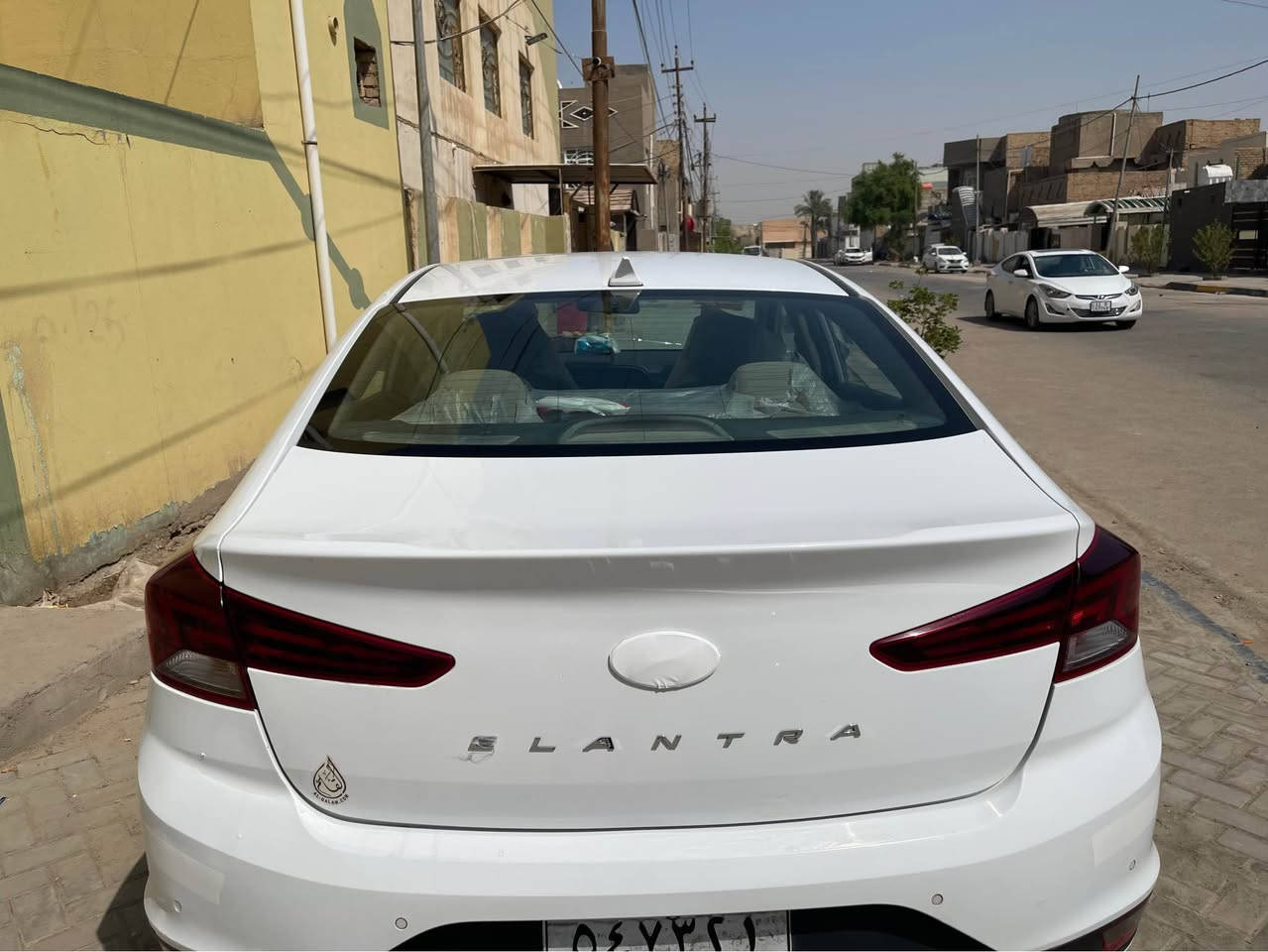 السلام عليكم النترا موديل 19شكل ال20وارد خليجي 
المواصفات فول عدى البصمه 
.ثلاث انضمه قياده 
.شاشه 
.مري شفط 
.بانورامه 
.تحكمات ستيرن 
.تبريد قطعتين 
.محرك 2000دوش 
.ويل كب 5قطع 
.لايت زنون 
.اشاير مري 
السياره نضيفه وخير من الله مال جنيان مكفوله كير ومحرك وكشر فقط بارد جاملغ وره جها عكس السئق 
لوحات اربيل نافذه مكان السياره الديوانيه المركز للاستفسار الاتصال على ارقم ***********او امراسله ديوانية, القادسية
