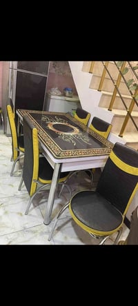 ميز طعام نظيف معا 6 كراسي السعر 125 وبي مجال الاستفسار 07706084707 وات...