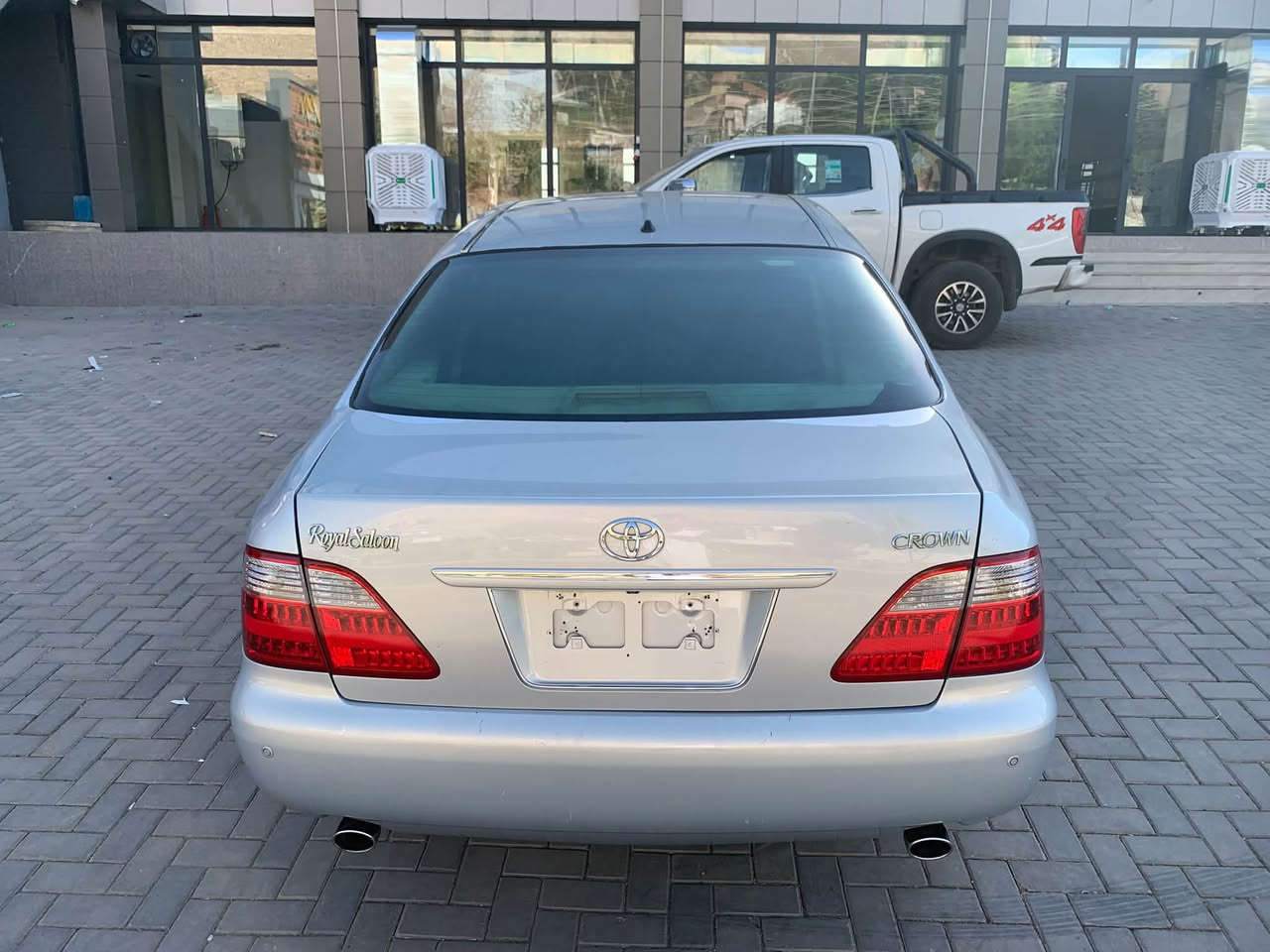 شاهينه بڕاوه  2007  بێ بۆياخ  
مه كينه 182 بێ دووكه ڵ
هيچ بۆ ياخي نييه 
كامل مه سره ف كراوه 
تازه ڕۆني گۆڕاوه 
به نصي تازه گۆڕاوه
ته بريدي ساردو گه رم مه ز بوت 
جامه كاني هه ڵ گيراوه  
ڕه نگ به حري 
3 دووگمه 
په رده
ساج مه له كي 
تايه و ويل تازه  ويل نه وتي 
گاعي چه رمي تێ گيراوه 
65 هه زار  ڕۆشتوه 

سعري 50 گه لاو مه جالێكي برايانه 
شوێن سيدصادق 
***********
