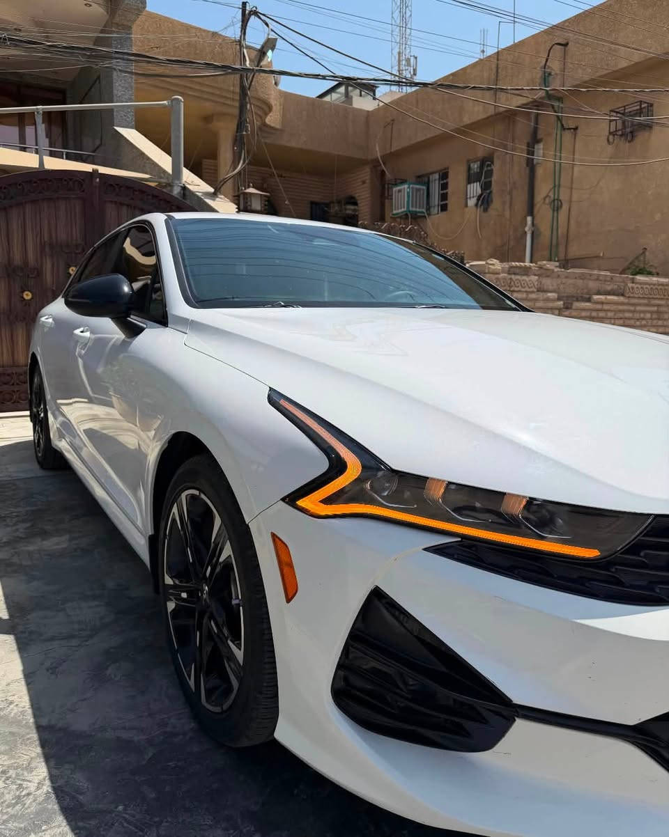 🚘 للبيع Kia K5 GT-Line موديل 2024
📍 رقم أربيل تحويل ثاني يوم
📍 المكان: بغداد – المشتل 
قطعتين صبغ جاملغ امامي وجاملغ الخلفي وباب سايق كلير امريكا فقط بجم كبس بدون دواخل بدون ايرباك جديده سياره ومابيه نقص 

🎨 اللون: أبيض
🔥 محرك 1600 تيربو
جاهزه السياره من كل النواحي ومابيها نقص 
🌟 المواصفات:
• داخلية ماروني مغلفه ارضيه بل كامل رياضي
• كشنات جلد + تدفئة
• ستيرن تدفئة
• تشغيل عن بعد
• بصمة + هاند بريك بصمة
• شحن هاتف لاسلكي
• قيادة ذاتية على الخطوط السريعة
• مثبت سرعة / ماشيه 64
• AUTO HOLD
• أوتو بريك
• كير أوتو + عادي

🛡️ أنظمة الأمان:
• ABS
• مانع انزلاق
• حساسات إطارات
• رادار أمامي وجانبي
• مراقبة النقطة العمياء
• رادار الخطوط البيضاء
• توقف ذاتي عند الرجوع

💡 الإضافات:
• لايتات 4 عدسات
• LED + زينون
• بك لايت LED
• مصابيح ضباب LED
• كامرة دوارة
• شاشة + شاشة أعطال
• نظام ملاحة (خريطة)
• Apple CarPlay / Android Auto لاسلكي
• بلوتوث + AUX + USB
• فول تحكم ستيرن
• أشاير بالمرايا
• مقعد كهربائي
• ويلكم لايت رياضي
• أنظمة قيادة: Eco / Sport / Smart / Normal

💰 السعر: 168$ دولار وبيها مجال بسيط  

📞 للاستفسار: ***********
✅ متوفر واتساب
