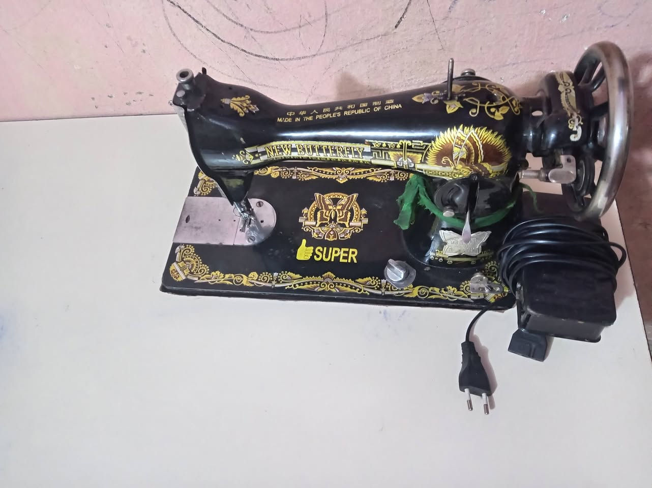 مكينه خياطه فراشه البيع نضيفه مكاني كوت شراي يجي خاص
