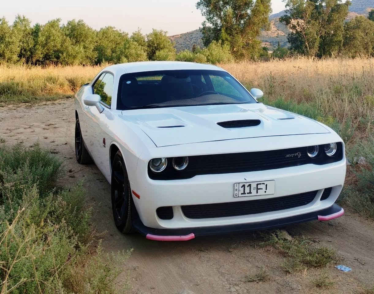 السلام عليكم
دوج تشالنجر  GT موديل 2023 

لون أبيض 

تحكم ستيرن 

تخم تاير ياباني دنلوب قياس 18 

تبريد ثلج ❄ 

بصمه تشغيل عن بعد 

شاشه أبل كار بلي
 
غرفتها جديده 

مكينه كير مكفول 

السياره ماشيه 38 قابله الزياده 

رقم بغداد دولي بأسمي تحويل بكل العراق 

سياره جاهزه وخير من الله 

السعر 190 $ بيها مجال 

مكاني ديالى

***********
