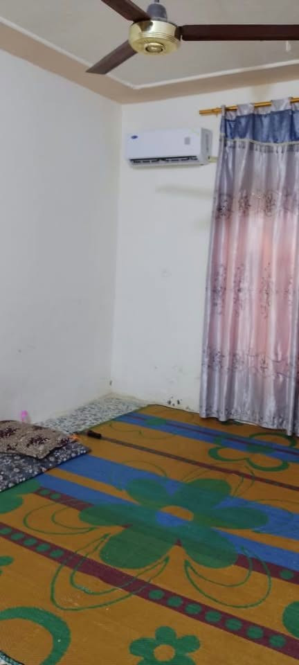 دار للبيع 250متر طابقين طهمازيه فرع مدرسة الهدف قرب الروائي الصغير الطابق الأول غرفتين وهول ومطبخ وصاله وطارمه جبيره وحديقه وممر داير البيت وصحيات داخليه وخارجيه والطابق الثاني غرفه وهول وصحيات وصطحين طابو زراعي 25للاستفسار اتصال ***********

