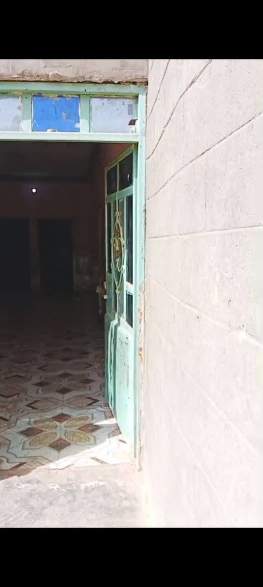 المساحه 350 سعر 35 و بيه مجال
***********
اخوان بيت للبيع بل زراعي خلف الحسينيات عمود 462 قريه سيد داخل يتكون من 5 غرف نوم + مطبخ +صاله + استقبال و حوشين كامل ماء و وطني و مولد موقع حلو

نص مكتوب في الصور:
- ١٢:٢٤ ص اليوم