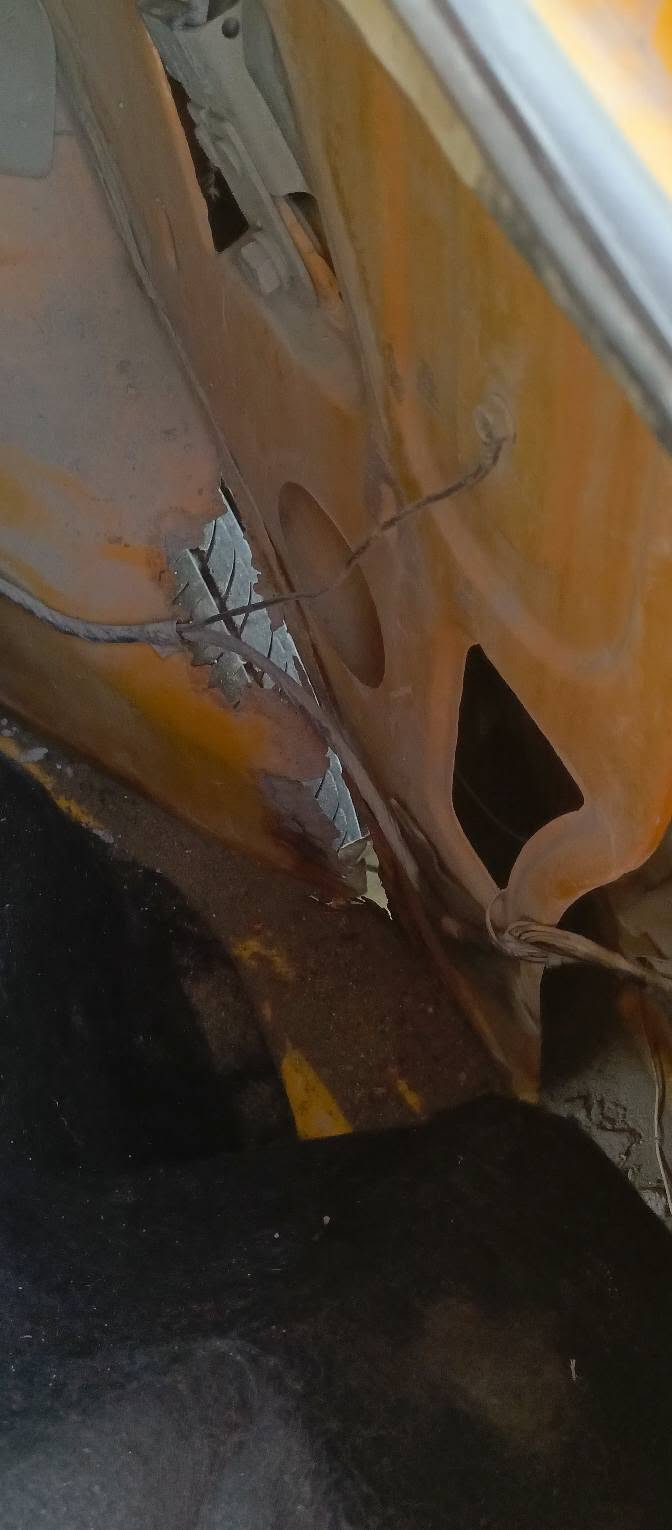 السلام عليكم سايبا 18 مكينه وكير مكفولات صدر نص عمر بيها تلحيضات هزه جديده بسمي مصفره غرامات مطلوبه هيئه شهرين تبريد وكف هذا الصيف كالو كلج اني ابيع نقص كمبريسر مكان السياره سبع البور السعر 39  وبيها مجال ***********
