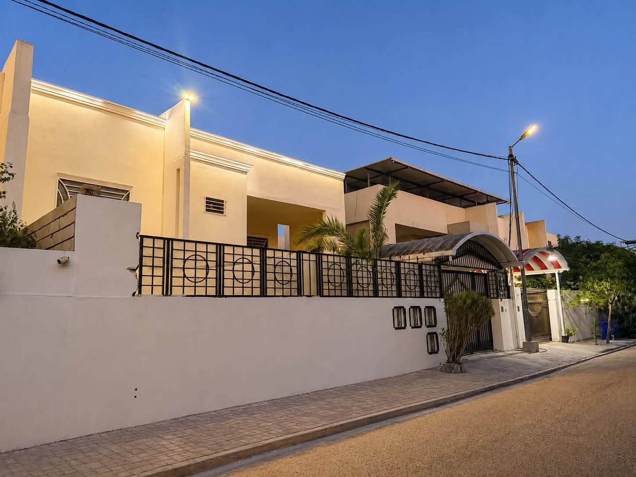 🏡 دار للبيع – مجمع الأميرات الأول 

📐 المساحة: 300م
🔲 الموقع: على الحديقه
🏠 جاهز للسكن بناء جدا ممتاز

الدار سند حر يباع بسعر جدا مناسب 

                                     📞 للتواصل (اتصال أو واتس اب):
***********
———————————
