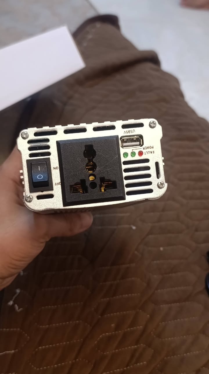 محول طاقة (إنفيرتر) للبيع - جديد 🔋⚡
شباب، متوفر عندي جهاز محول طاقة (Inverter) يحول من بطارية السيارة (12 فولت) إلى كهرباء وطنية لتشغيل الأجهزة المنزلية والإنارة.الحالة

جديد (مثل ما واضح بالصورة).المميزات: يحتوي على مخرج كهرباء ثلاثي + منفذ USB لشحن الموبايلات والأجهزة الذكية + نظام حماية من الارتفاع المفاجئ للتيار.
او كل ملاحقته وياها 
سعر 25 او بيه مجال 
*********** 
اخوان وساب ارجوكم للحجز
