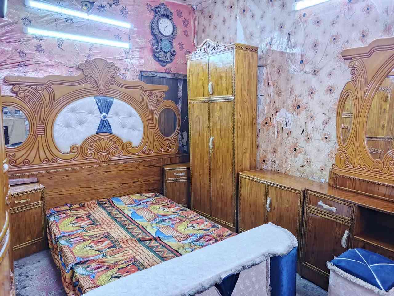 غرفه اخشاب خمس ابواب ملحق للبيع ***********السعر 650صاج الزاويه كنتوريه موديل حديث زا
