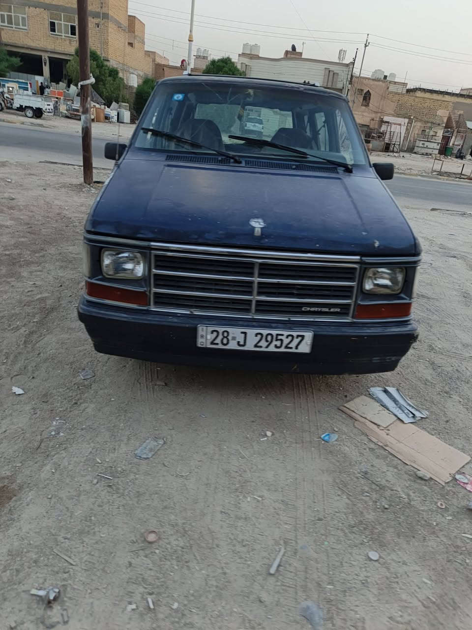 السلام عليكم دوج كلايسلر مديل ٨٩ رقم إنكليزي سنويه جديد ٢٩ مكينه وكير خير من الله محول كامري ألفين ومتين سيارة عوزها حداديه ودرمات فقط سعر ٢٠ وبيها مجال قليل مكاني الناصريه مركز ***********
