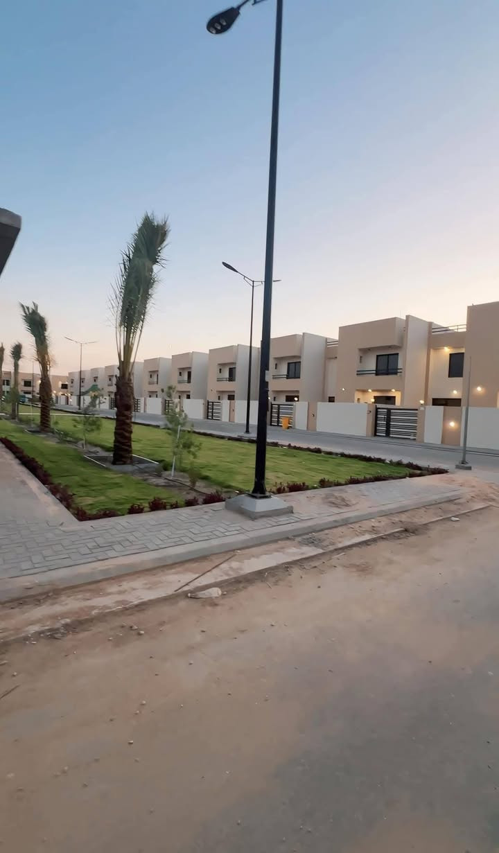 مجمع الخير • ٢٠٠م • مقابل حديقة
