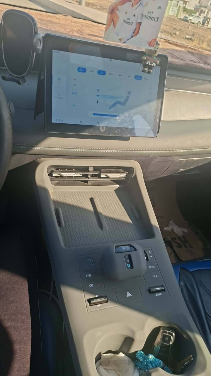 السلام عليكم byd qin plus موديل 2025 ماشيه ٢٥ الف كامل
سياره موضحه بلفديو طخه خفيفه فقط كامل كماليات ولدات اماميه شادله ارضيات كامله ستيرن مغلف مابيه اي نقص 
السعر ١٢٥ ورقه وبيه مجال قليل مكاني سليمانيه 
***********
