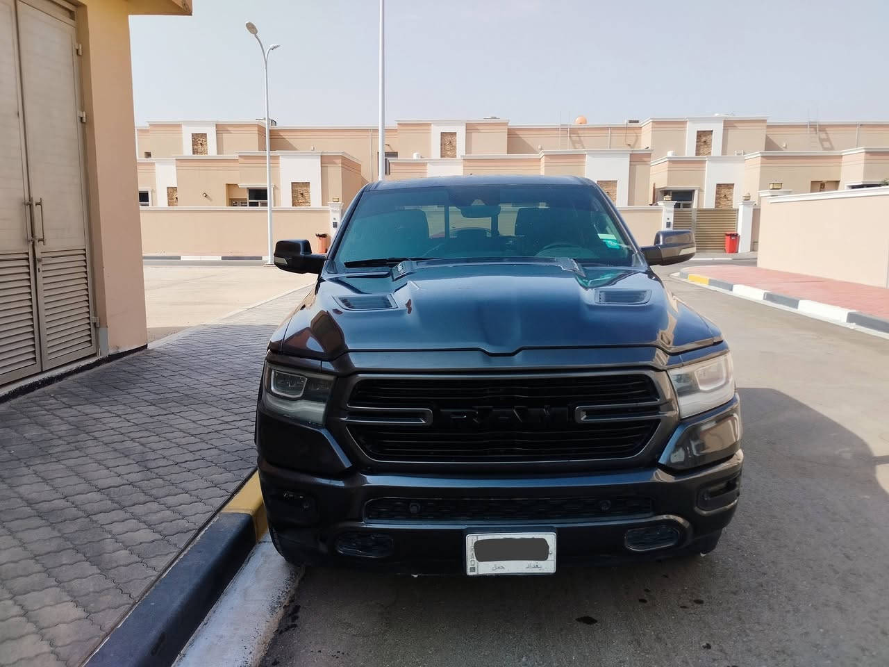 📌 للبيع: رام لارامي (RAM 1500) موديل 2021 
رقم بغداد باسمي ( انا والسيارة بالبصرة )
​المسافة المقطوعة:  99,170 ميل
الدفع. ​2WD
​المحرك: 8 سلندر V8 بسعة 5.7 لتر (HEMI)
​ناقل الحركة: أوتوماتيك 8 سرعات
​البنيد: مصبوغ مقدمة البنيد 
​الدعامية: مصبوغة (ما تنحسب)
الإيرباكات: سليمة بالكامل (مضارب اي واحد)
اي قطعة ممبدلة بالسيارة
​أنظمة الأمان: نظام تحذير ومنع التصادم أثناء القيادة
​رادار وحساسات أمامية وخلفية
​توفير الوقود نظام Eco أوتوماتيكي للقيادة الاقتصادية
​المقاعد: كشنات الامامية كهرباء جلد فاخرة تدفءة تبريد 
​تحكم كهربائي: إمكانية تعديل ارتفاع وانخفاض دواسات البنزين والبريك
​شاشة لمس تسلا ، كاميرا خلفية، تشغيل عن بُعد، دخول ذكي، ومثبت سرعة
​رقم الشاسي (VIN): 1C6RREJTXMN834604
​السعر والتواصل:
​السعر: تواصل واتساب
​مكان المعاينة: البصرة - التنومة - مجمع النرجس السكني
​رقم الهاتف: ***********
