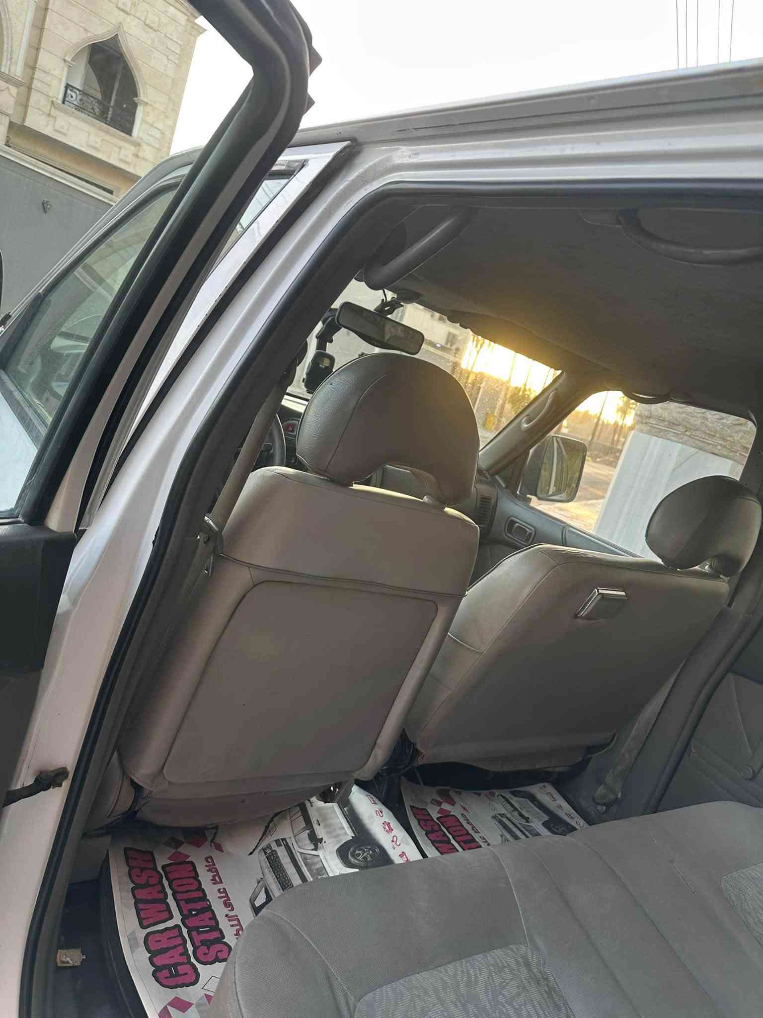 السلام عليكم
باترول سلك 
موديل 2002
لون ابيض 
رقم اربيل الجديد 
السيارة بيه قطعة وحدة صبغ الجامل الايمن 
كابريتر 4500
عليهة منضومة غاز 100 لتر 
كير عادي فور ويل شغال 
السعر 87
مكان السيارة بغداد 
***********
السيارة احلة من الصور
