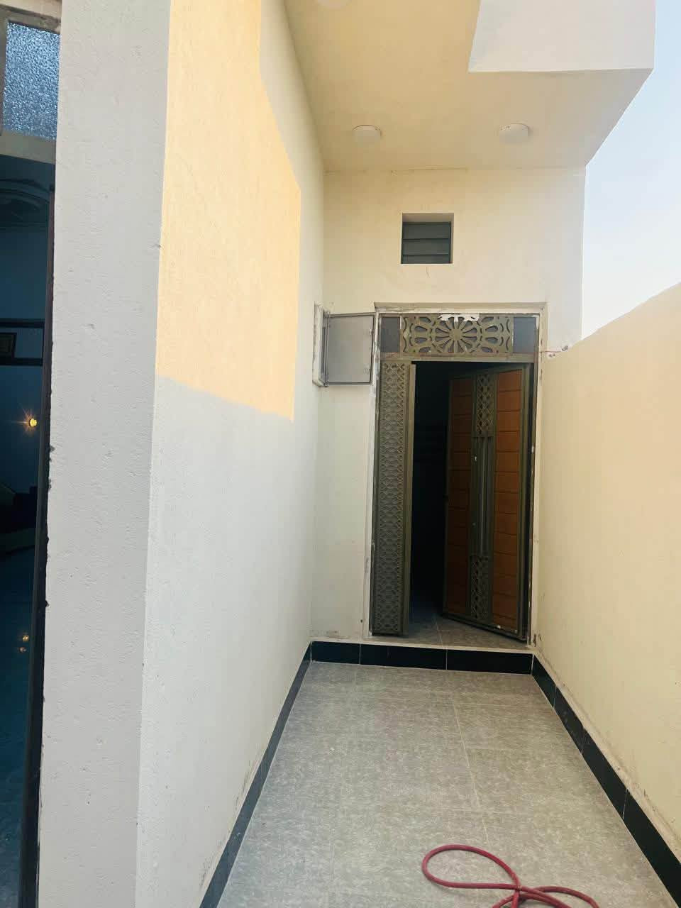 بيت زراعي سند 25 للبيع
مساحه 100 متر 

وجه 6 ونص ونزال 15 ونص 

بناء حديث درجه اولى بلوك كهربائي رباطات سقف صب كونكويت 

طريق سوك فضليه نزله سيد احمد قريب للشارع لعام 

يتكون من غرفه وصاله واستقبال ومطبخ وصحيات داخليه وخارجيه وساحه 

السعر 40 وبيه مجال للشراي 

لاستفسار والتواصل خاص او على الارقام لتاليه

 ابو امير  :  ***********

منتظر حازم :  ***********

نستقبل كافه العروض الطابو والزراعي بيع وشراء في جميع مناطق سوك الشيوخ في مكتب الأمير للعقار  حي الجوادين قرب الصيدليه مباشرتا
